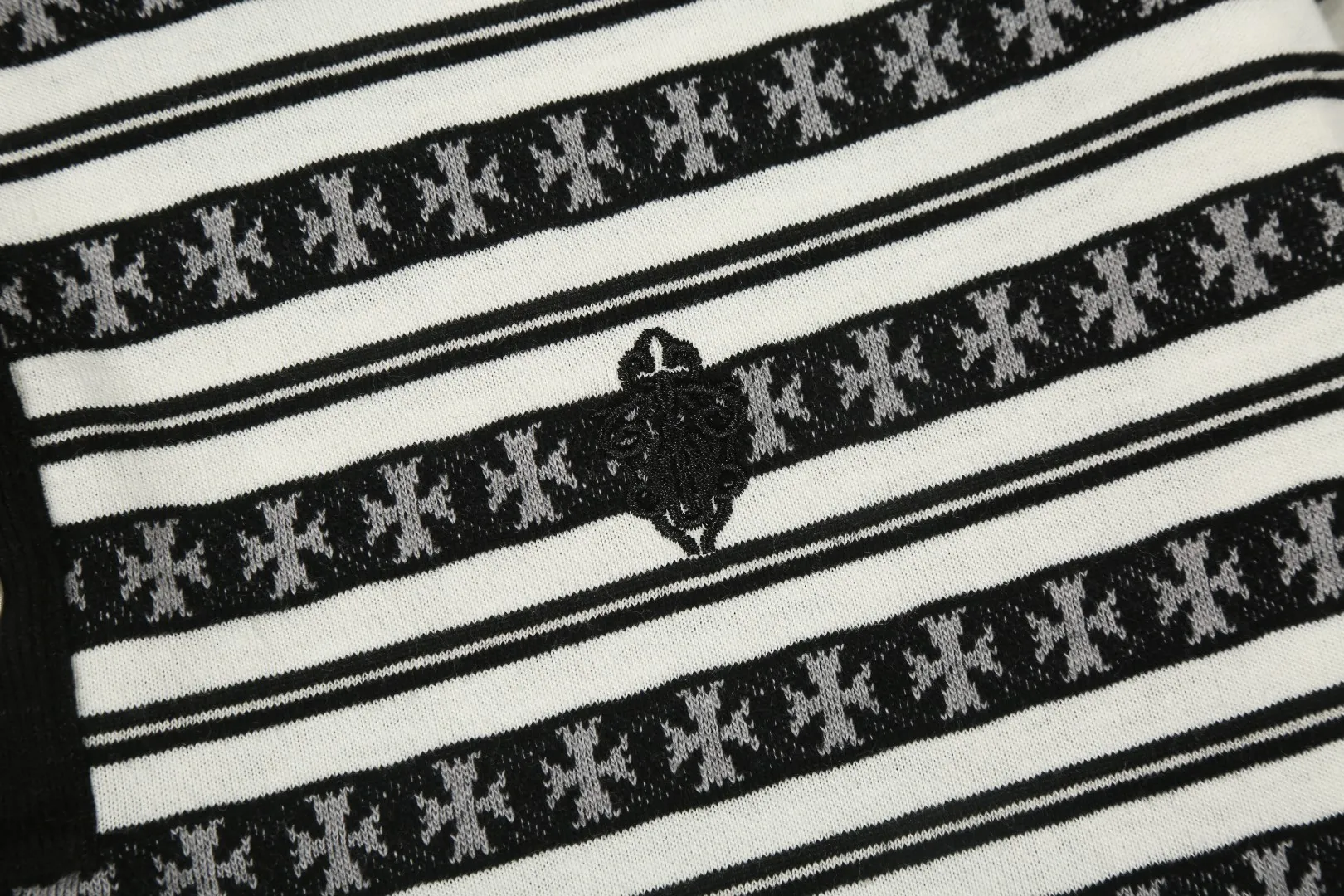 P210 White background picture [Popular item] Code: 25020# Color: Black/Pink/Blue Size: S to - CH Croix heart niche design cross jacquard striped long sleeves brings striped Polo to Next Levels. Loose fit. Same style for men and women. Lazy and casual. Street style. Three colors. Customized style.